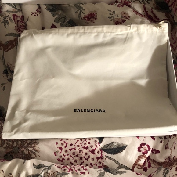 Sneakers - Picture 6 of 6